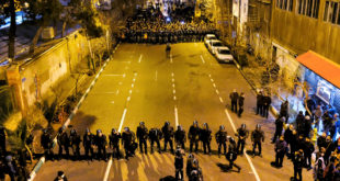 الاحتجاجات تطرح تحديات جديدة لمستقبل النظام الإيراني