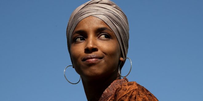 وأخيرًا ، يبدو أن الفيدراليين - بما في ذلك إدارة إنفاذ قوانين الهجرة والجمارك - يحققون مع النائبة إلهان عمر