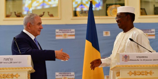 التقى رئيس الوزراء الإسرائيلي بنيامين نتنياهو والرئيس التشادي إدريس ديبي الشهر الماضي
