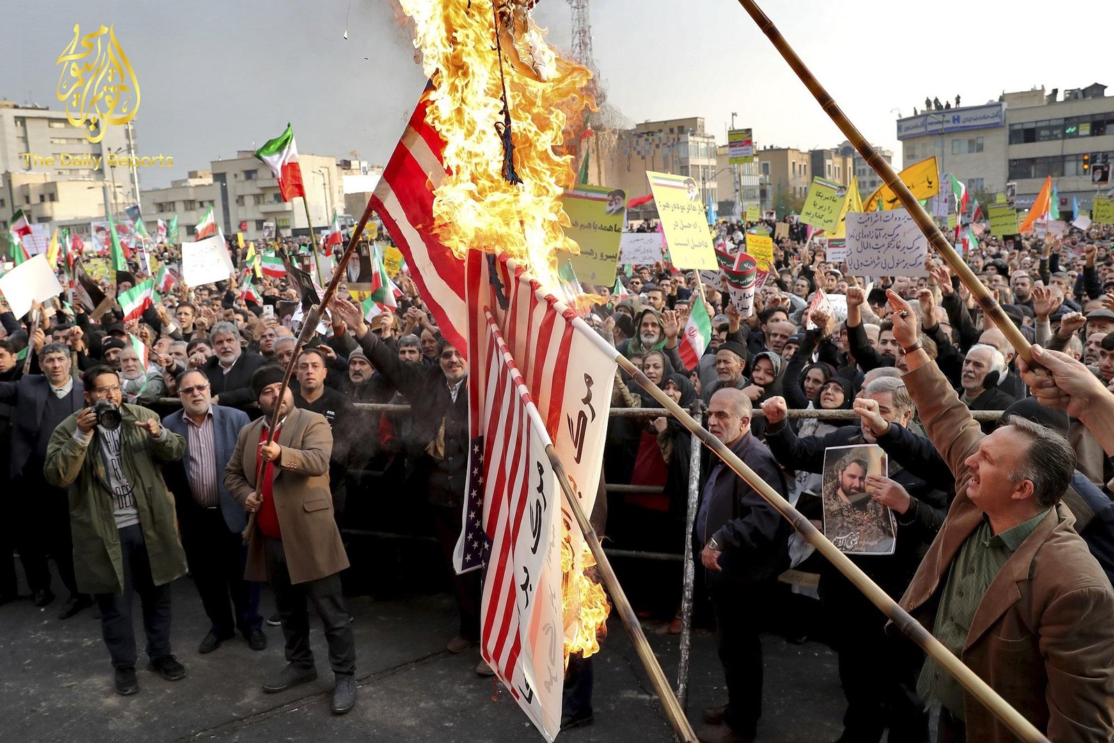 إيران تقول إنها اعتقلت رئيس جماعة إرهابية أمريكية