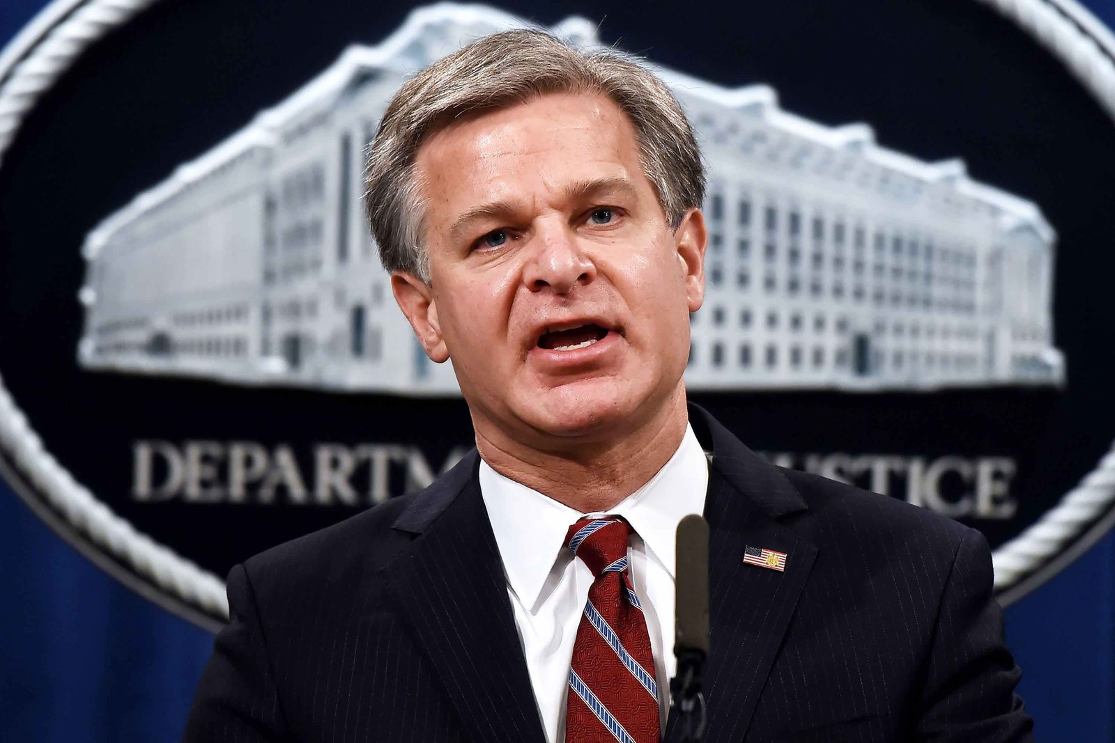 من المتوقع أن يظل مدير مكتب التحقيقات الفدرالي راي في منصبه تحت قيادة بايدن