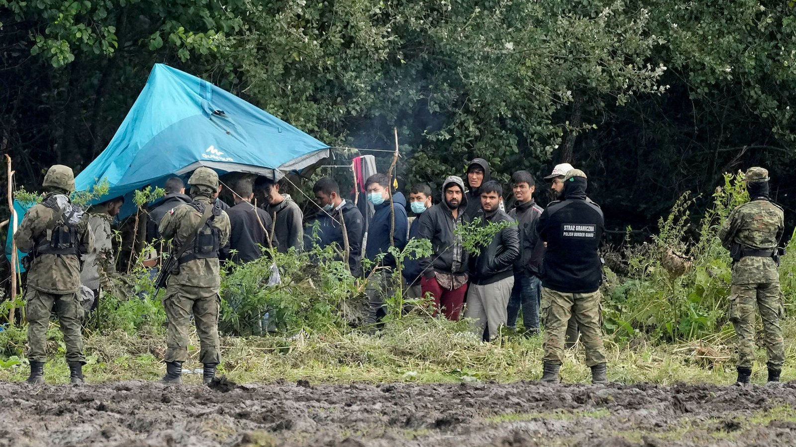 بولندا ستزيد عدد القوات على الحدود مع بيلاروسيا