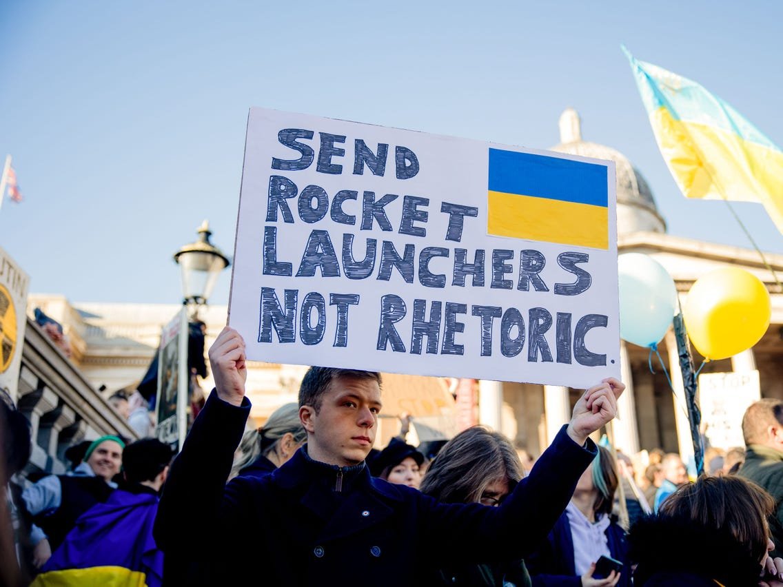 فيسبوك وإنستغرام يسمحان بدعوات العنف ضد الروس