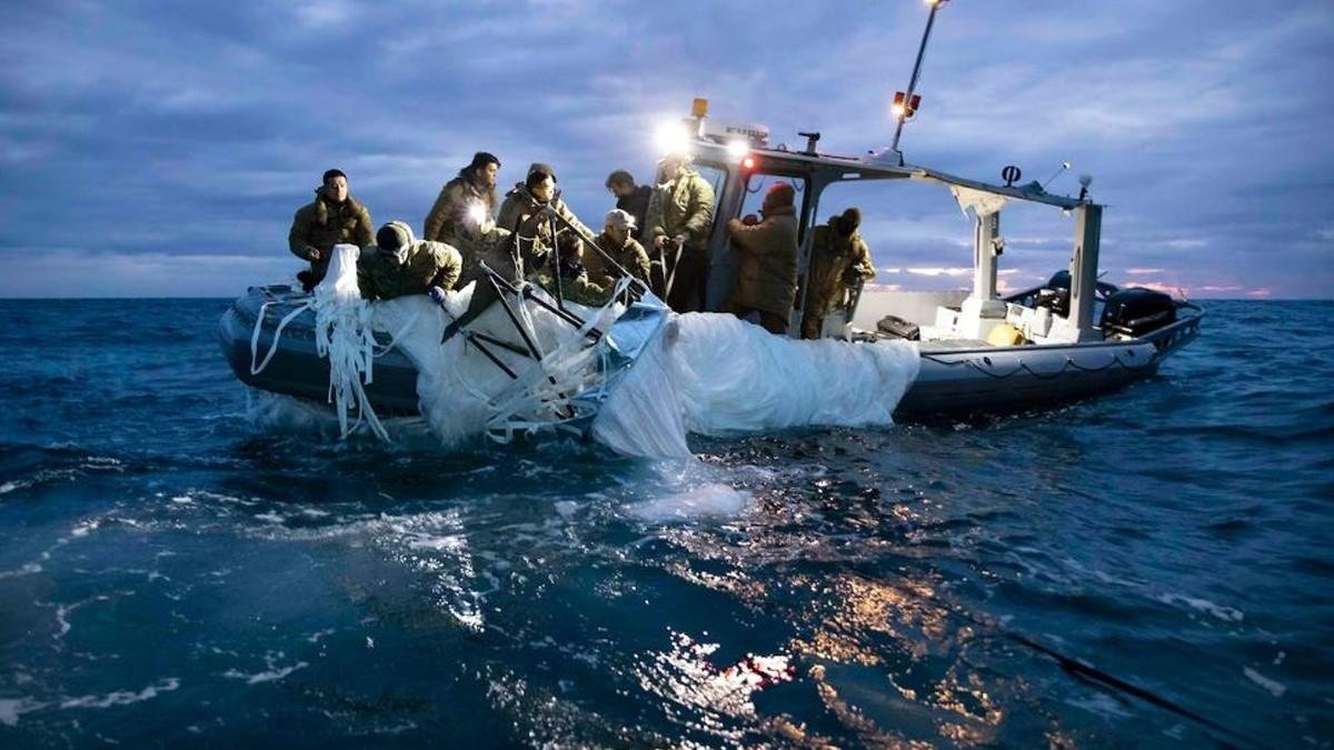 بالون التجسس الصيني يجمع معلومات استخباراتية على مواقع عسكرية أمريكية