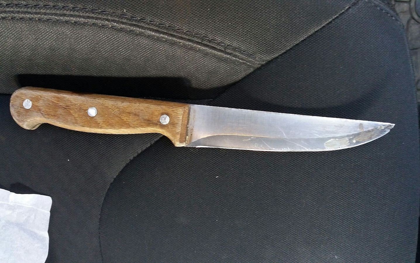 اعتقال فلسطيني يبلغ من العمر 12 عامًا بعد أن قام بسحب سكين لجنود جيش الدفاع الإسرائيلي