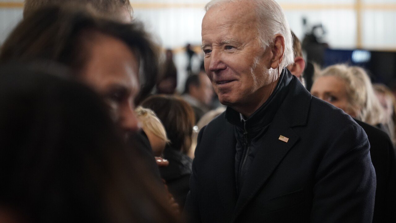 بايدن يدعو إلى “هدنة” إنسانية في الحرب بين إسرائيل وحماس