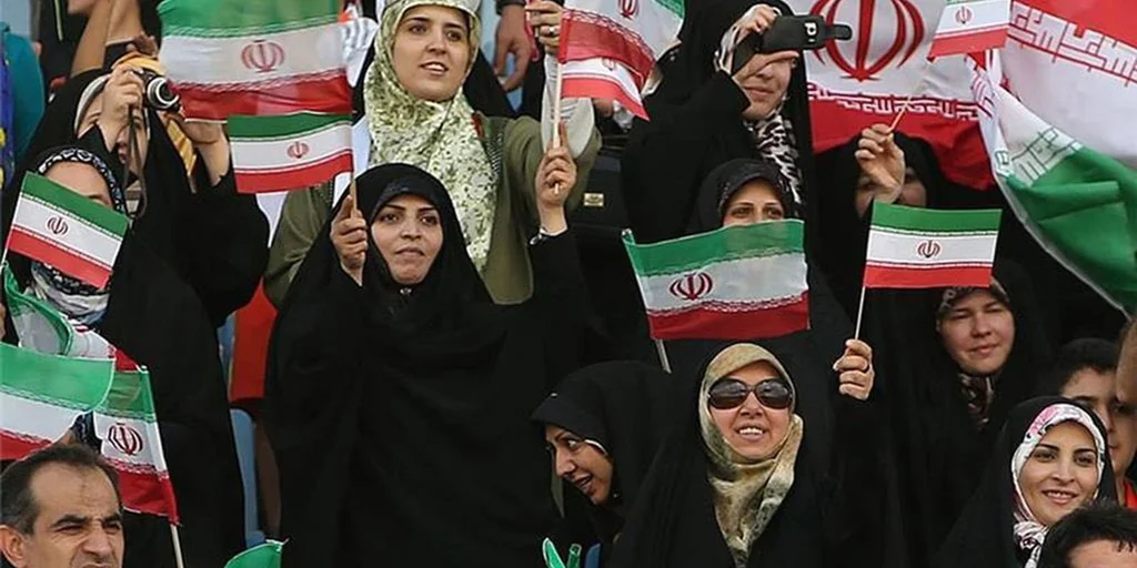 Irán podría ser expulsado del Mundial por prohibir el ingreso de mujeres a sus estadios Irán podría ser expulsado del Mundial por prohibir entrada de mujeres a sus estadios de fútbol
