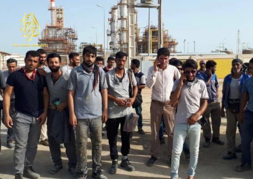 Irán: dos trabajadores se ahorcan en una planta petroquímica Trabajadores iraníes