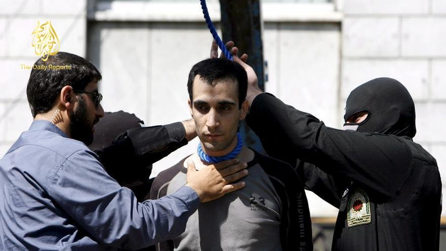 Ola de ejecuciones en Irán: el régimen ahorcó a 8 prisioneros en 24 horas Hombre a punto de ser ejecutado en Irán