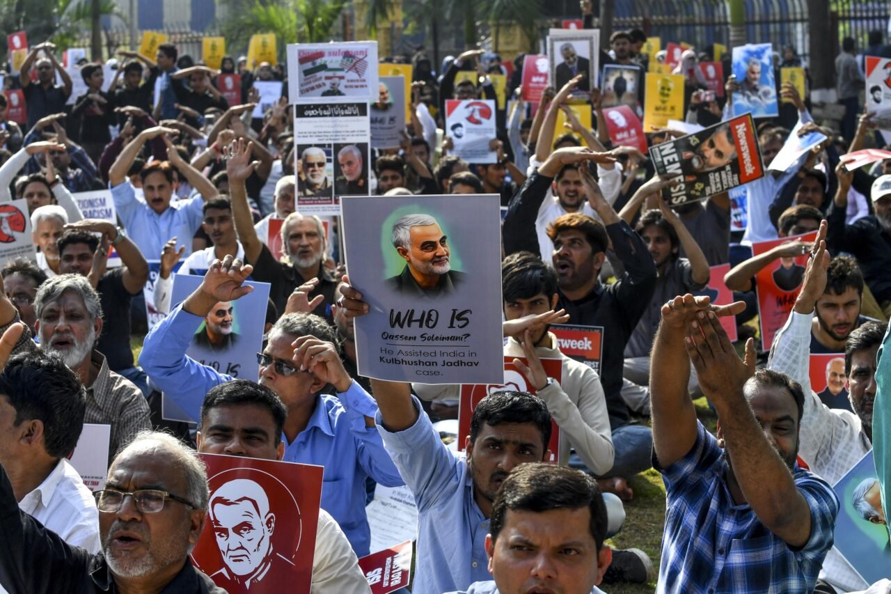 Iran : Les manifestants dénoncent le manque d’eau et appellent à “la mort de Khamenei”