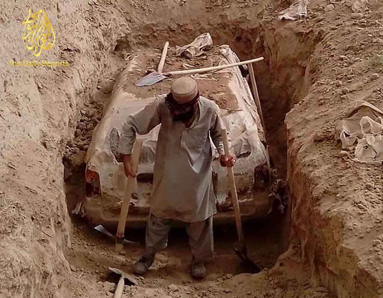 Afghanistan : La voiture du mollah Omar sortie de sous terre après 21 ans