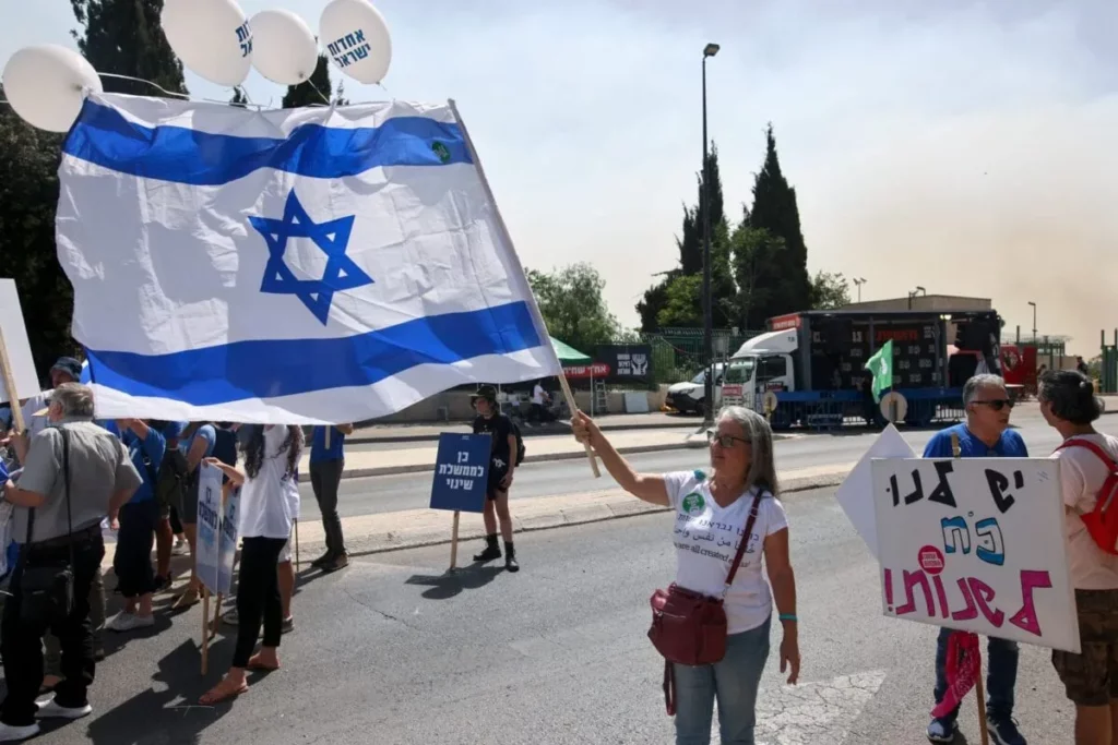 Hamas Warns Against ‘Flag March’