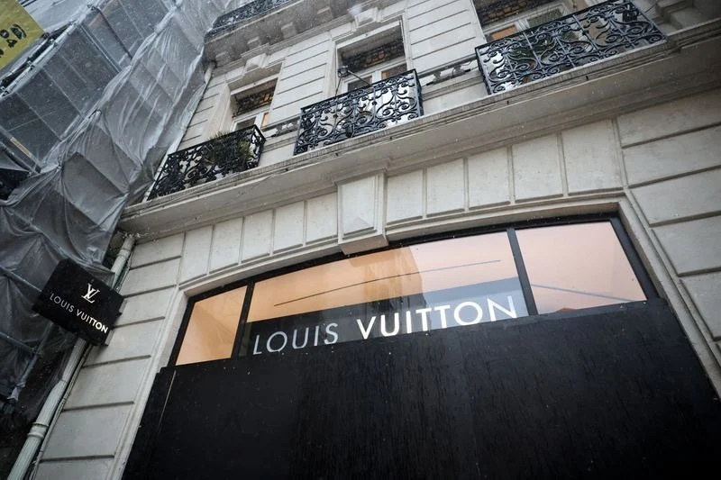 French Shops Prepare for Another Day of Protests French Shops Prepare for Another Day of Protests
